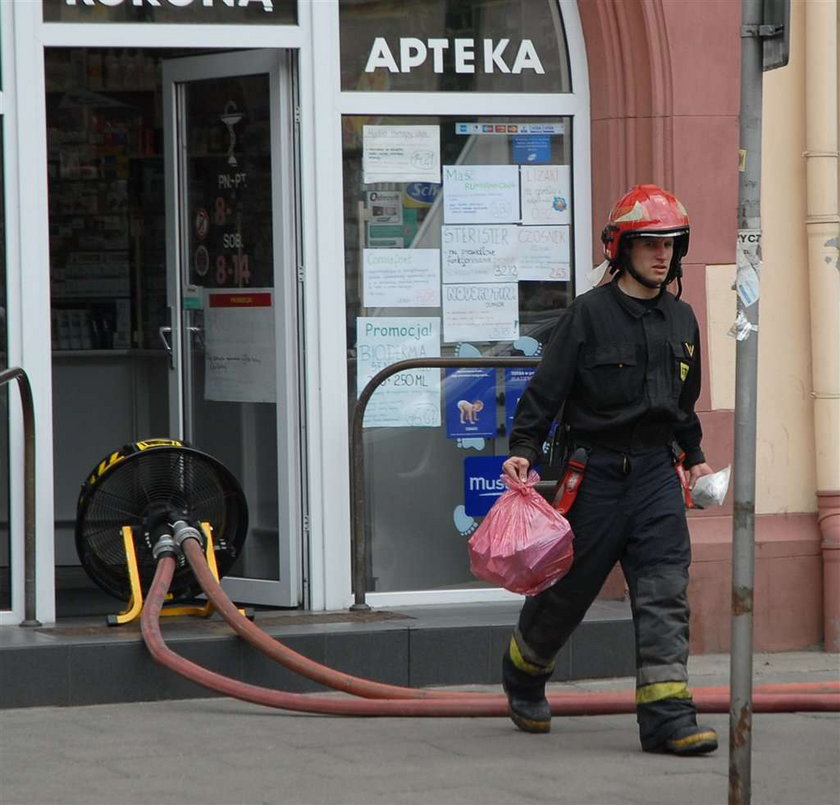 Butelkę ze żrącym kwasem rozbiła się w jednej z poznańskich aptek. Przez żrącą substancję aż sześć osób wylądowało w szpitalu