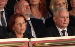 To ona jest najbliżej ucha prezesa PiS. 'SE' ujawnia, kto opiekuje się Jarosławem Kaczyńskim