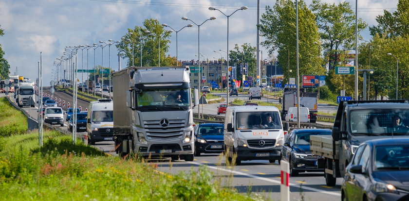 Kierowcy i pasażerowie wkurzeni są na drogowców za remont S86 między Sosnowcem i Katowicami