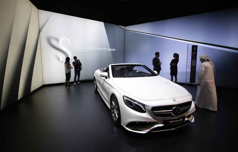 Targi Dubai Motor Show są imprezą organizowaną raz na dwa lata i w tym roku odbywają się po raz trzynasty. Na zdjęciu: Dubai International Motor Show: Mercedes S63 AMG 4Matic EPA/ALI HAIDER Dostawca: PAP/EPA.