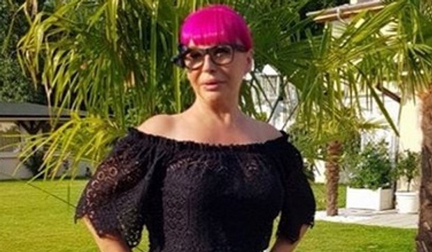 TRI BRAKA I ČETVORO DECE Srpska pevačica se prvi put porodila sa 18 godina, a sa drugim mužem ima BURNU PROŠLOST