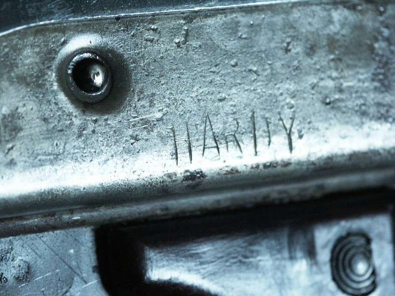 MG42 Hardy - nazwa własna wybita na komorze zamkowej karabinu