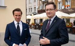 Narodowcy walczą o stołki. Oświadczenie "grupy, która straciła władzę"