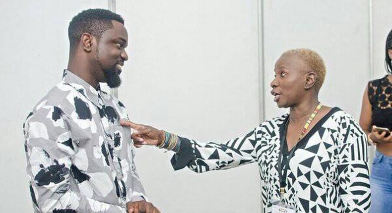 Angélique Kidjo having fun with Sarkodie