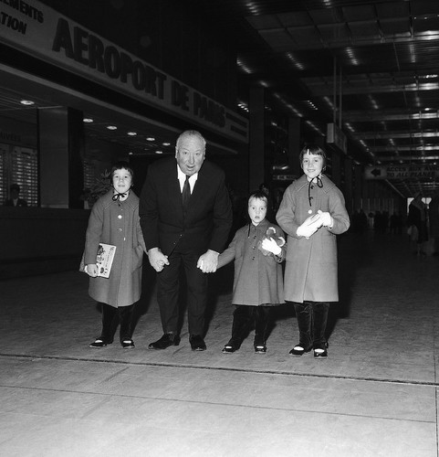 Alfred Hitchcock z wnuczkami w 1962 roku