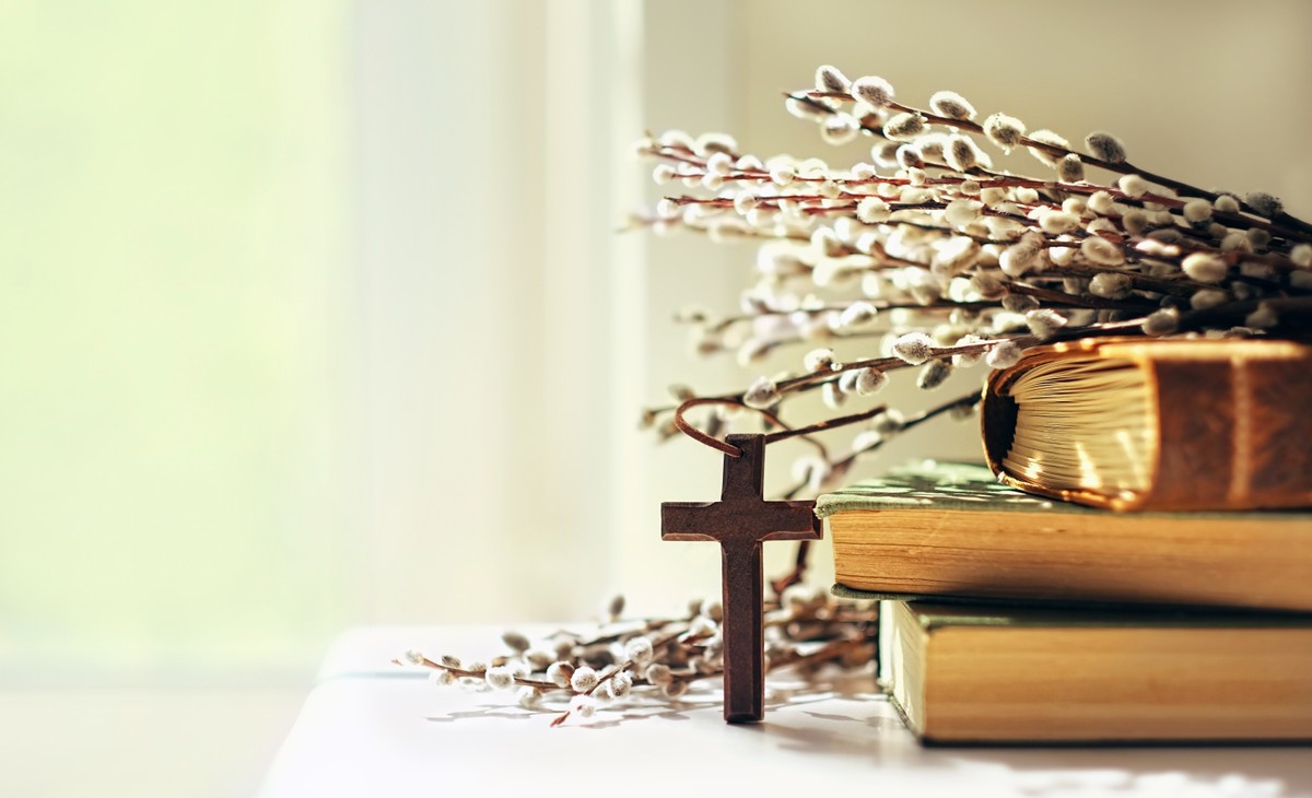 Wooden,Cross,,Old,Biblical,Books,And,Willow,Twigs,Close,Up