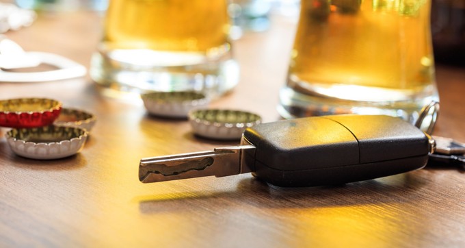 Mennyi idő alatt ürül ki az alkohol a szervezetből? Tudja meg, mikor vezethet újra!