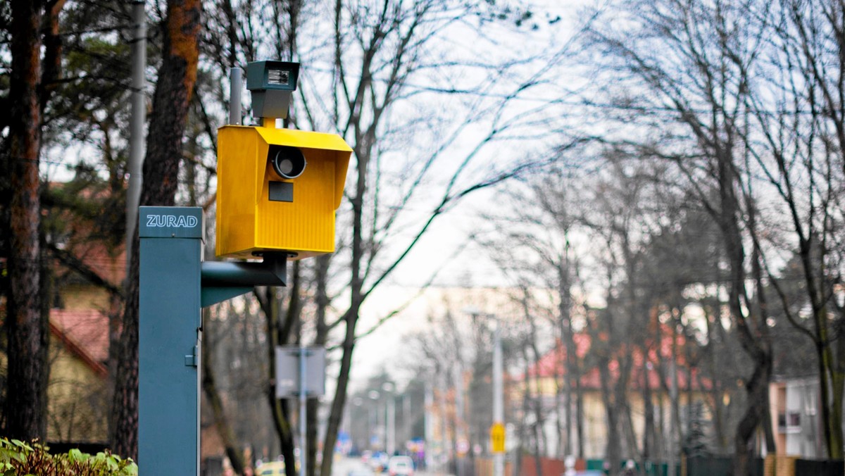 Na tydzień Wrocławska Straż Miejska opublikowała listę ulic, na których będzie stawiać fotoradar w nadchodzącym tygodniu. Lepiej zapamiętaj, by nie zapłacić mandatu za przekroczenie szybkości.