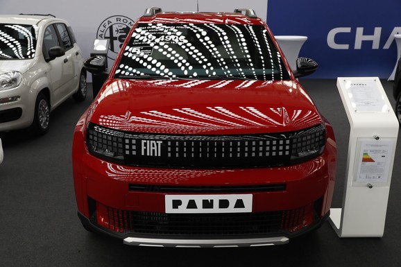 "Grande panda" prvi put pred publikom u Beogradu: Snimili smo novu "fiću", ovo joj je sajamska cena (VIDEO)