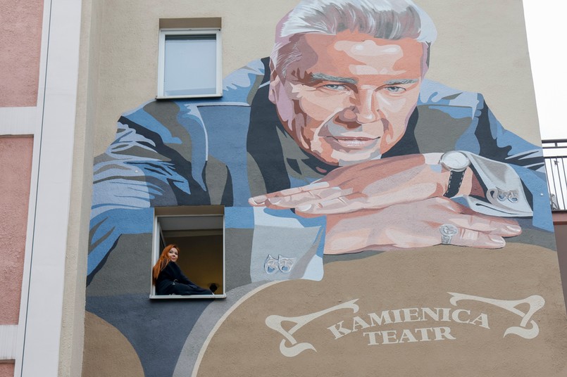 Mural z wizerunkiem Emiliana Kamińskiego