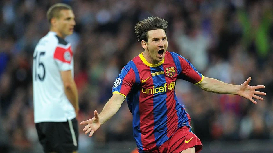 Mesi postiže gol u finalu Lige šampiona protiv Mančester Junajteda 2011, u pozadini je Nemanja Vidić | Foto: LLUIS GENE / AFP via Getty Images)