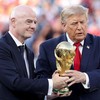 Predsednik FIFA Đani Infantino i šef Bele kuće Donald Tramp dodelili su trofej prvaka sveta reprezentativcima Španije | Foto: Getty Images