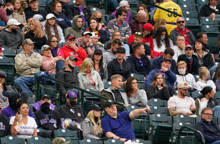 Pune tribine su mnogima dokaz da je sa pandemijom gotovo