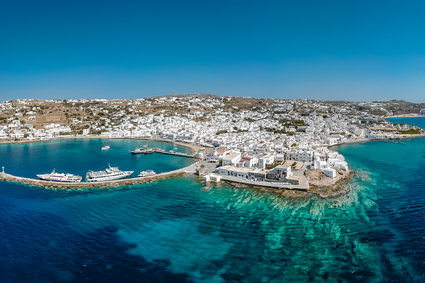 Nowe obostrzenia, w tym godzina policyjna, na popularnej greckiej wyspie