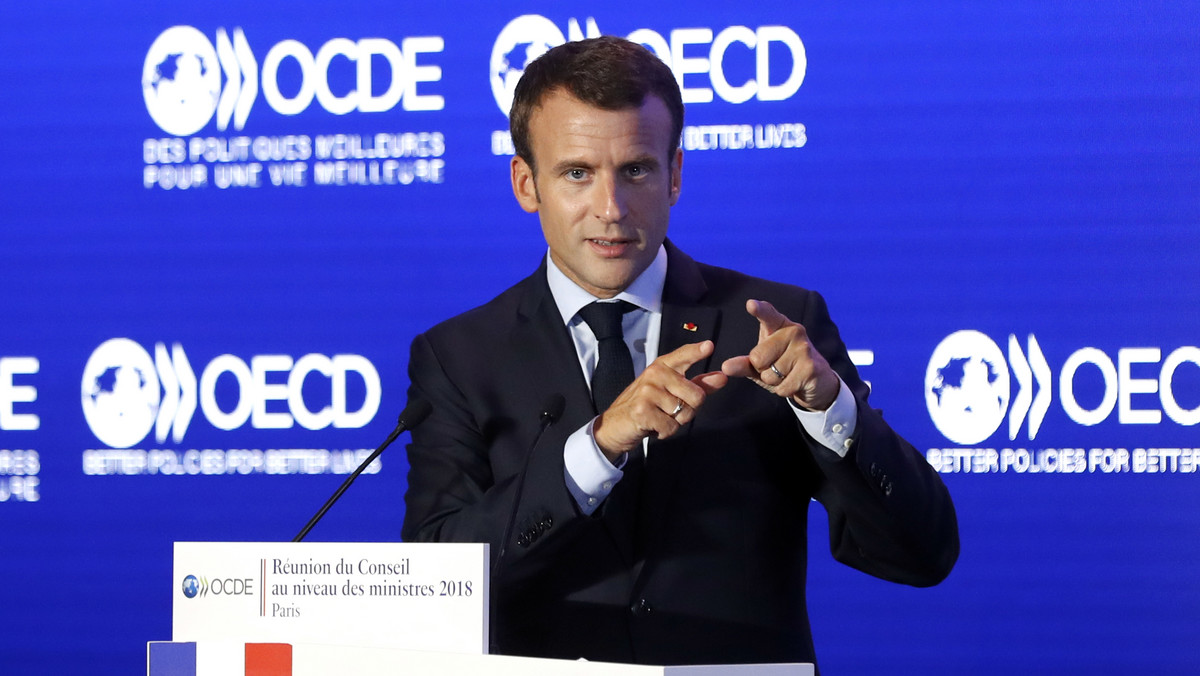 W rozmowie telefonicznej z prezydentem Donaldem Trumpem prezydent Francji Emmanuel Macron powiedział, że decyzja USA o nałożeniu ceł na stal i aluminium z Unii Europejskiej była "bezprawna" i "błędna" - poinformował w nocy Pałac Elizejski.