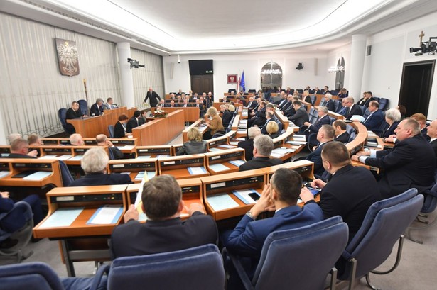 Senat zajmie się na rozpoczętym w środę posiedzeniu uchwaloną w ubiegły piątek przez Sejm nowelizacją ustawy o IPN