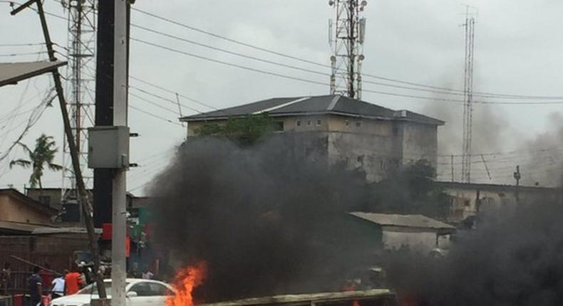 Bus catches fire in Ojota on April 5, 2016