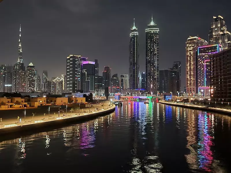 Życie w Dubaju okiem Piotrka Strugacza