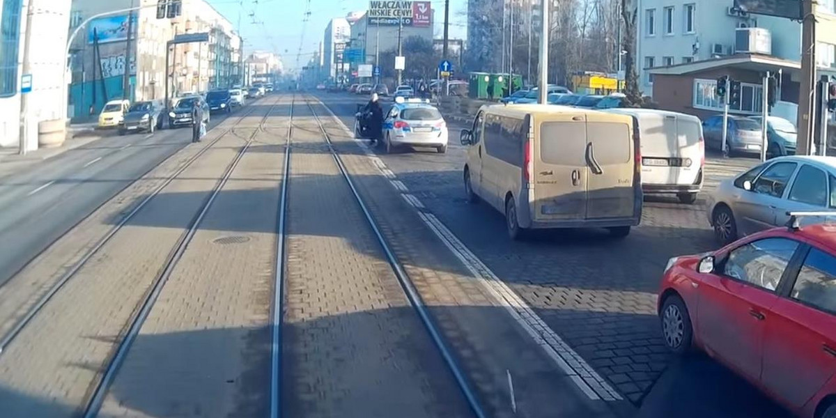 Poznański policjant z gestem. Pomógł, a mógł ukarać