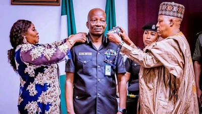 Inspector-General of Police, Kayode Egbetokun (middle) [NPF]