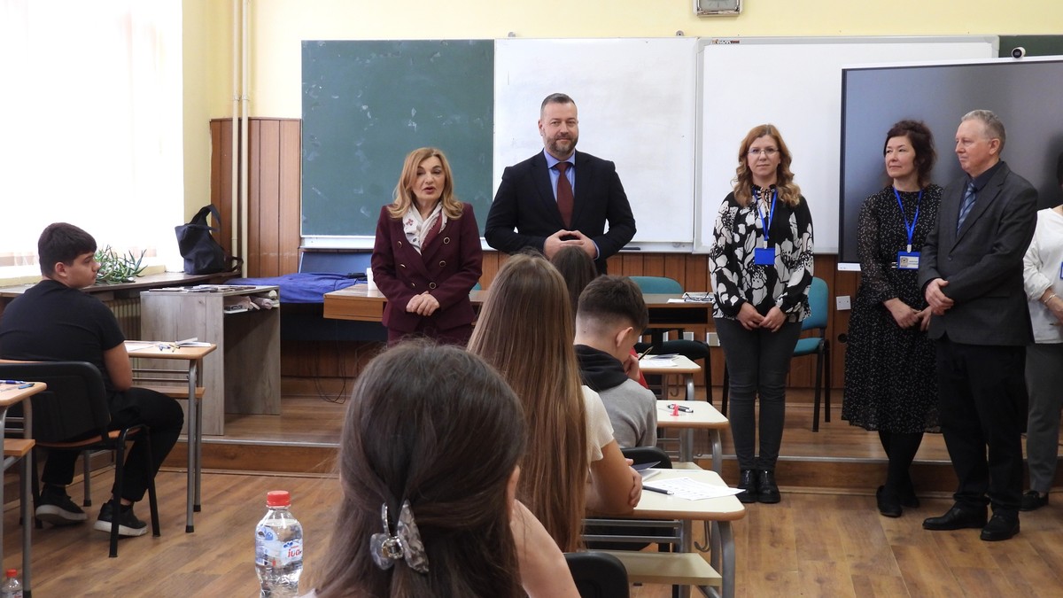 Probni završni ispit: Osmaci danas polagali matematiku