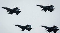 mocarstwa nato gromadzą siły. przerzucają myśliwce na małą wyspę