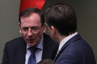 Tysiące urzędników i pracowników prywatnych firm stracą dostęp do informacji niejawnych