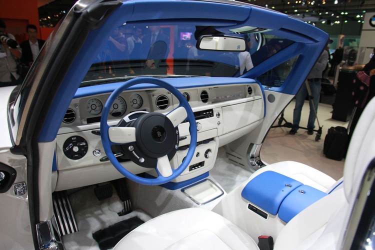 Za kierownica Rolls Royce Motor Cars Ltd. Phantom Drophead coupe