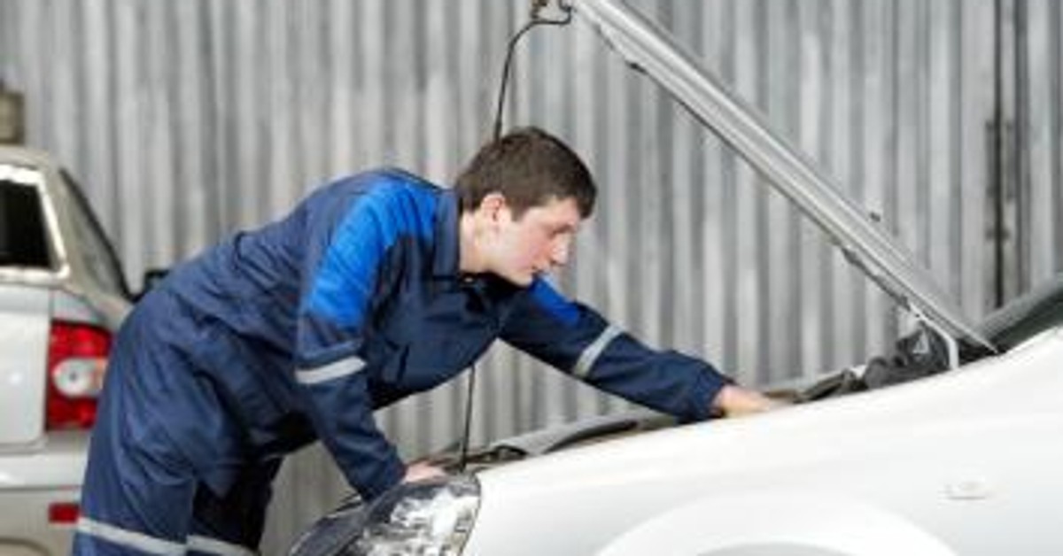 Ile zarabia mechanik w Polsce? Najwięcej za naprawę ciągników