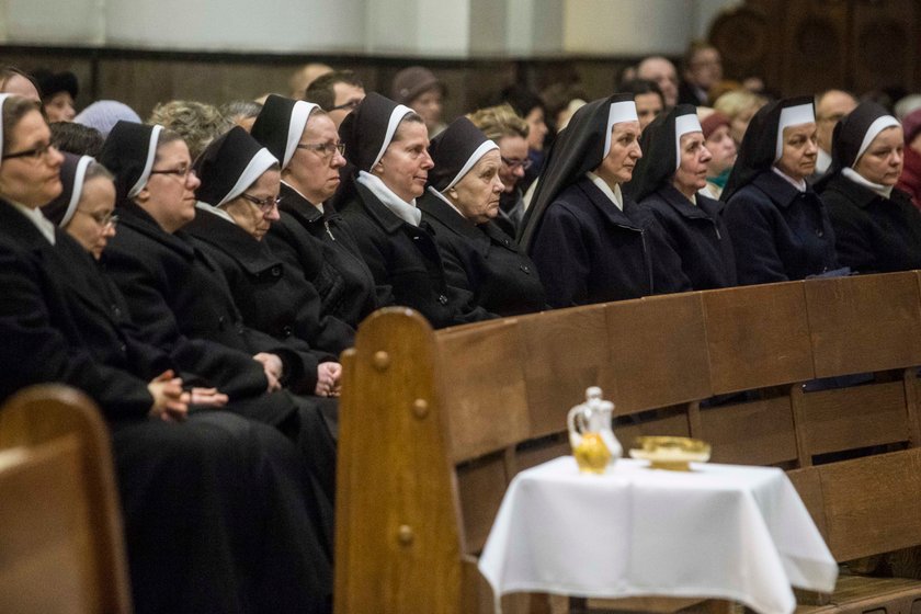 Arc.Wiktor Skworc obmył nogi górnikom, poszkodowanym w katastrofach w kopalniach