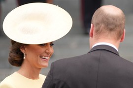 Kejt obukla OVU HALJINU I POBEDILA Megan Markl KAO NIKO! Obe su bile obučene TOLIKO SKUPO da "običnom" svetu nije bilo dobro: Samo minđuše koštaju 1.4 MILIONA DINARA