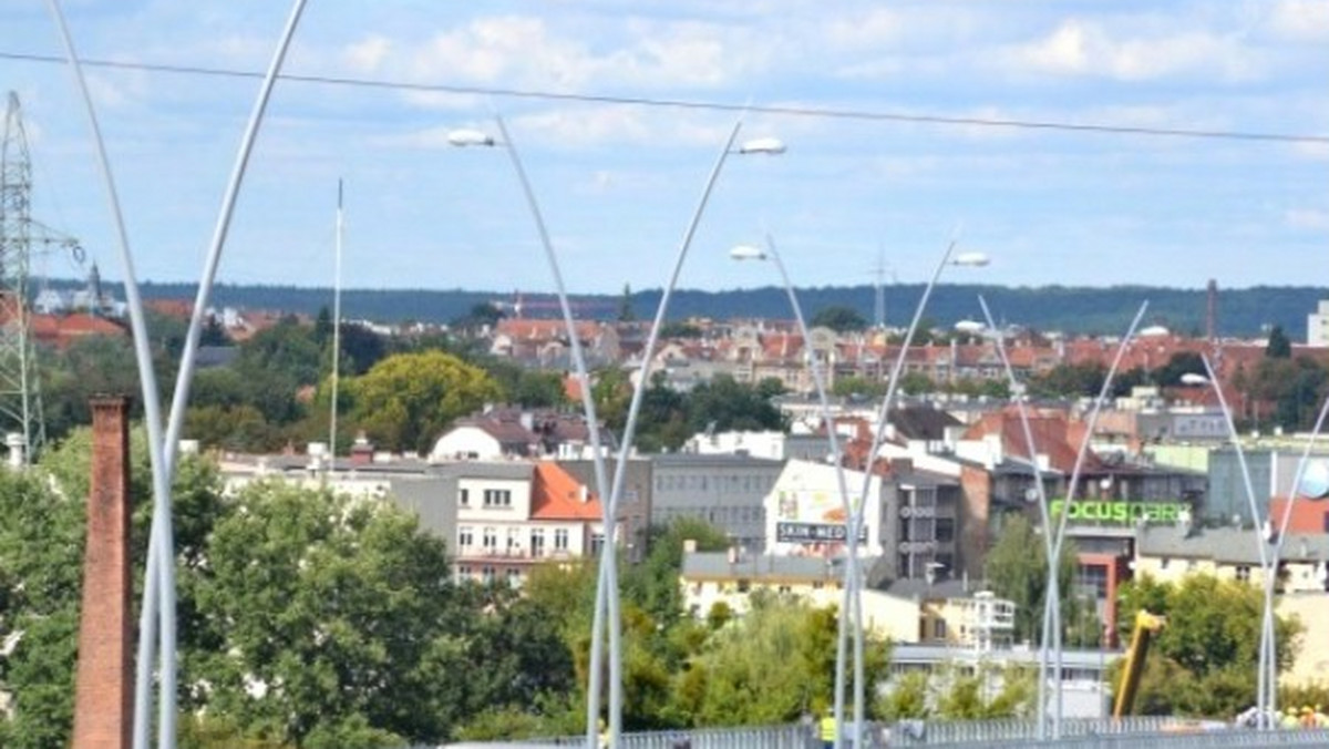 Bydgoszcz jest jednym z najbardziej zadłużonych miast wojewódzkich w Polsce. Wyprzedza nas jedynie sąsiad - Toruń. Za grodem znad Brdy uplasował się Poznań. Najmniejszy dług ma Olsztyn. W zestawieniu najzamożniejszych miast pierwsza jest Warszawa, a nasza Bydgoszcz na szarym końcu.