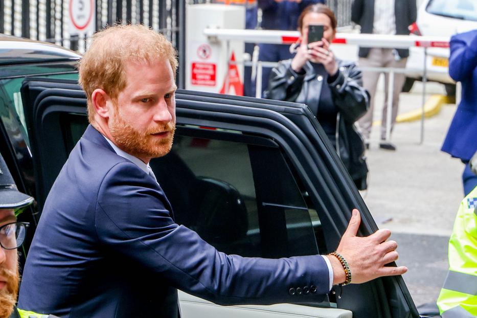 Harry herceg elsírta magát a tárgyaláson, annyira megviselte a vallomástétel. Fotó: Northfoto