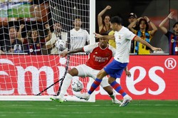 Robert Lewandowski z golem w meczu z Arsenalem Londyn [WIDEO]