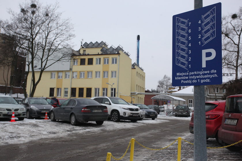 Parking przed urzędem miasta w Gdańsku 