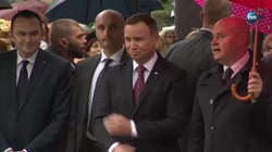 Najpierw prezydent strzela miny, a potem rusza na pomoc. Duda na występie przedszkolaków