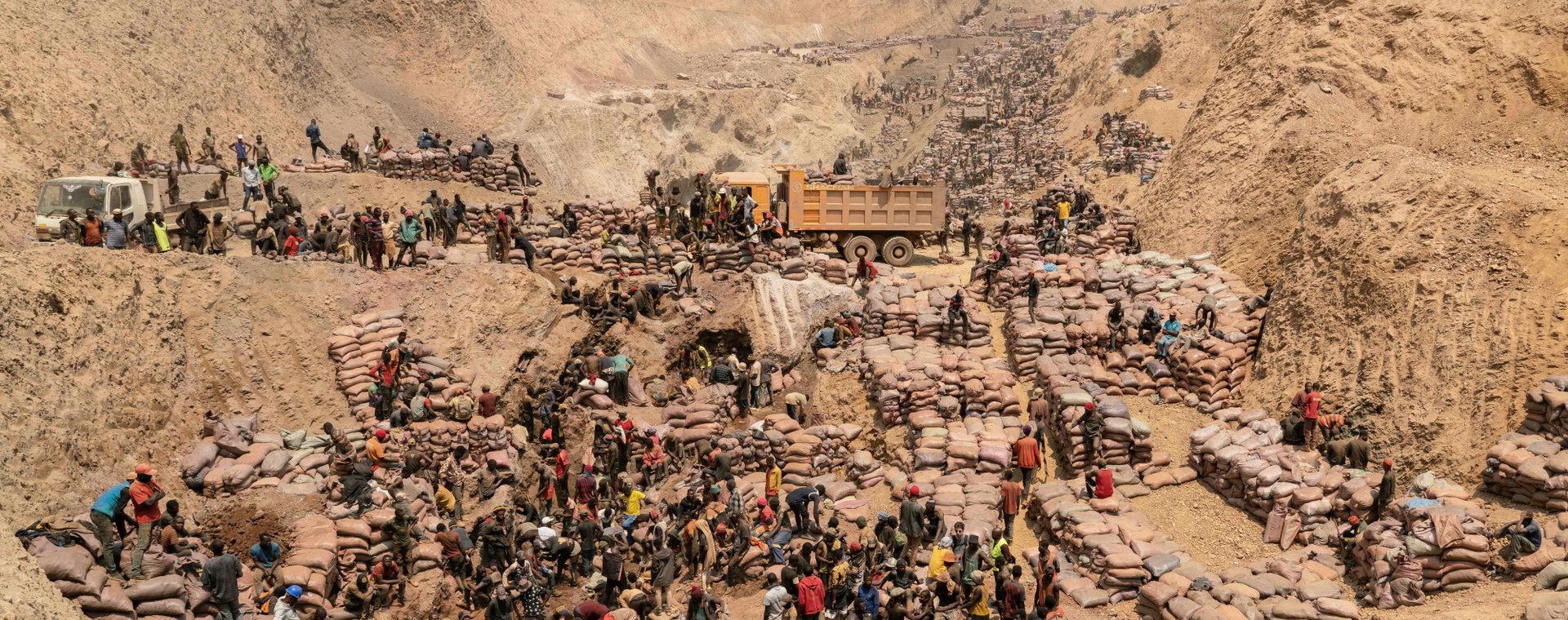 Górnicy pracujący w kopalni Shabara w pobliżu Kolwezi 12 października 2022 r.