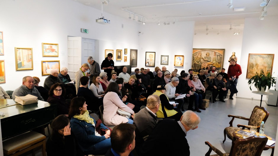 Cały nakład książki o Starosielcach został sprzedany na spotkaniu autorskim, ma być dodruk [fot. Galeria im. Sleńdzeińskich w Białymstoku]