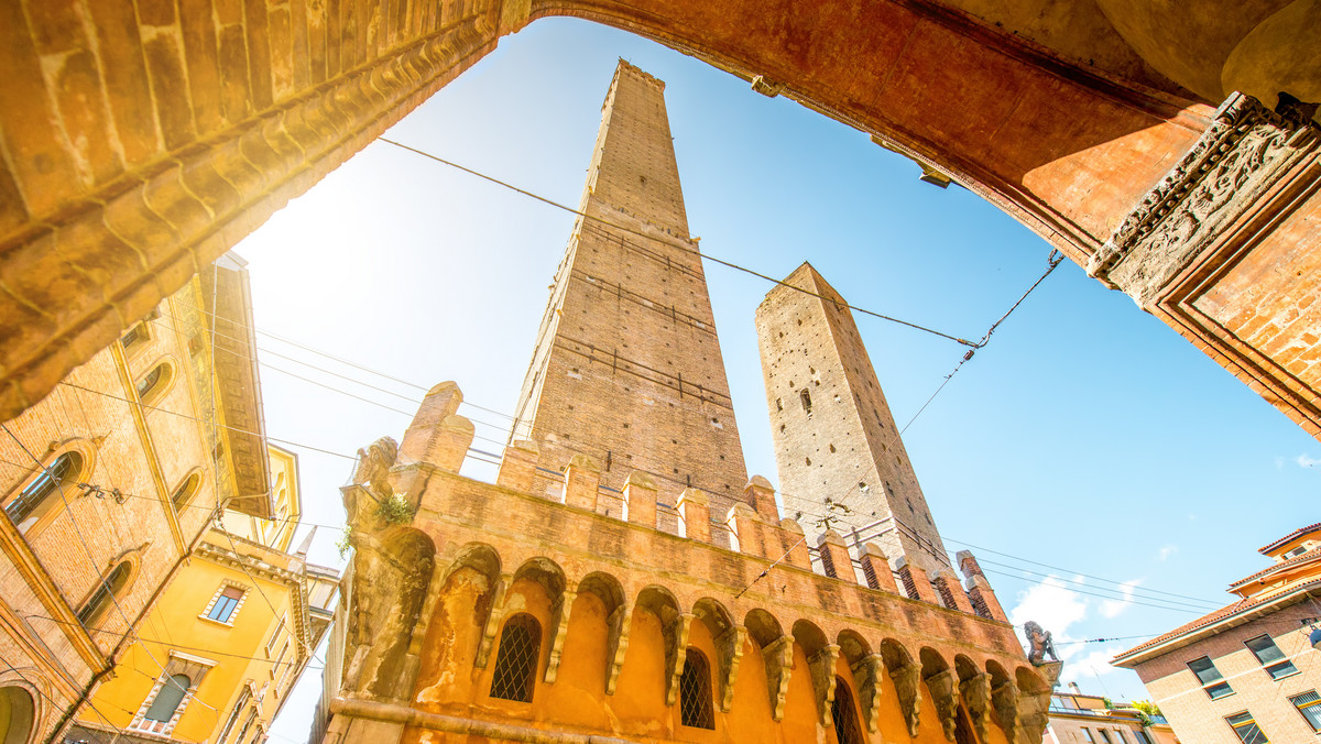Alarmujący stan krzywej wieży w Bolonii. Zagrożenie dla bezpieczeństwa
