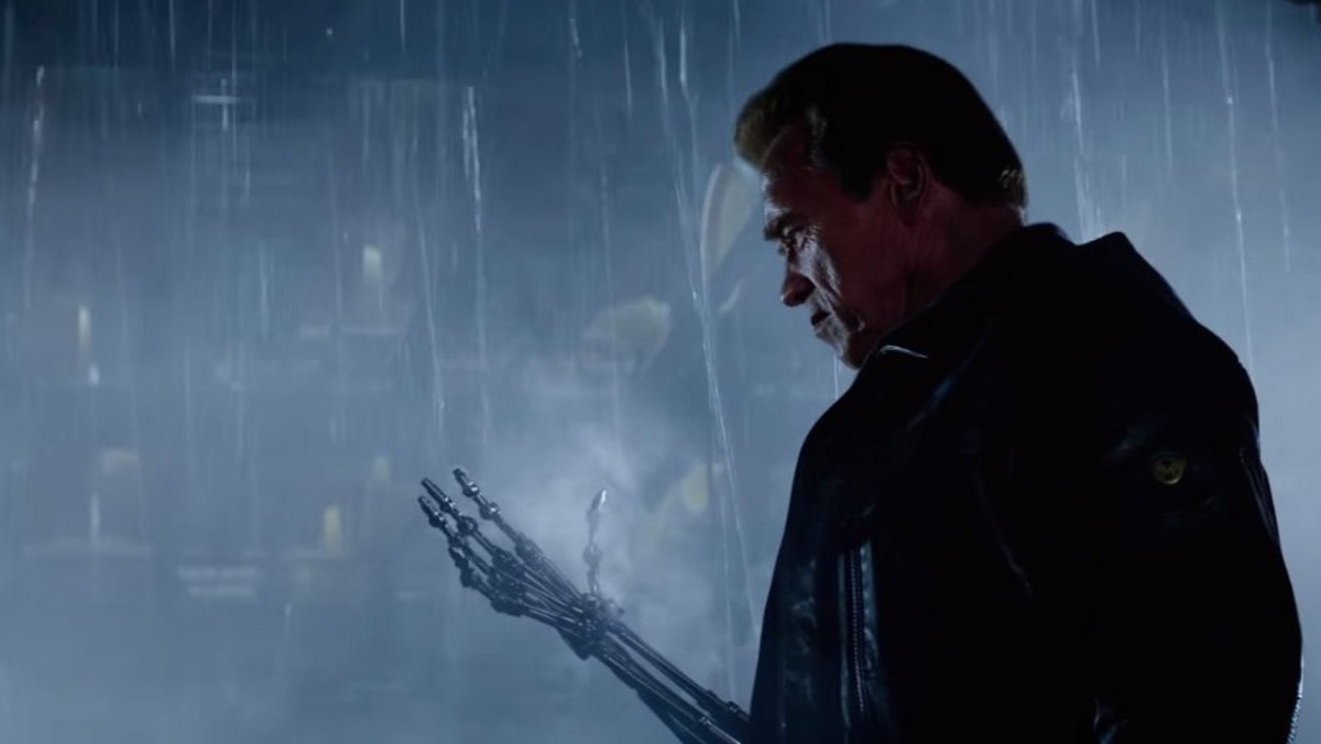 Arnold Schwarzenegger mruga z plakatu czerwonym okiem, zerkając spod byka na przypadkowego przechodnia, gotowy złożyć mu propozycję nie do odrzucenia: "Pójdź do kina, jeśli chcesz przeżyć!".