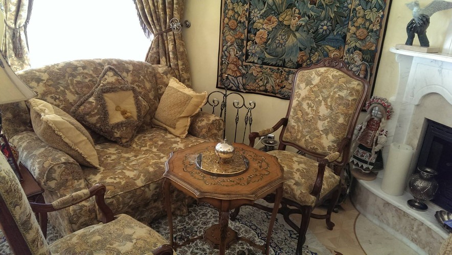 Julia Tymoszenko zaprasza do swojej posiadłości (źródło: facebook.com/bezparkaniv)