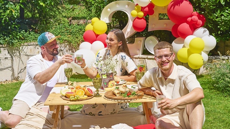 Oliver Oswald, Soňa Schwarcz a Miňo Macuľa si užili perfektnú letnú párty