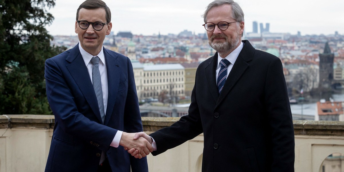 Mateusz Morawiecki i czeski premier Petr Fiala.