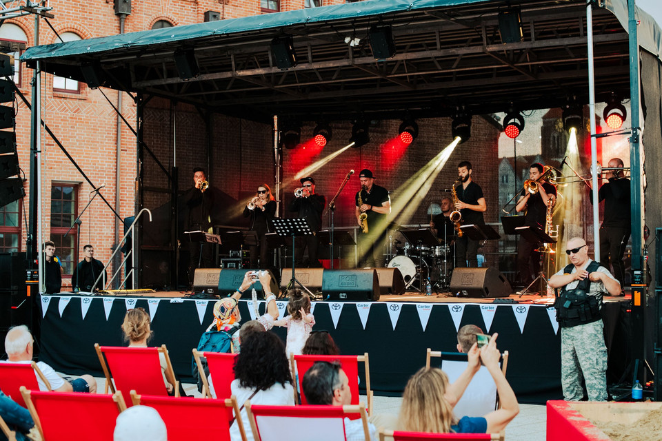 Podczas Weekendu z Toyotą zgromadzona publiczność miała możliwość posłuchać na żywo zespołu DownTown Brass.