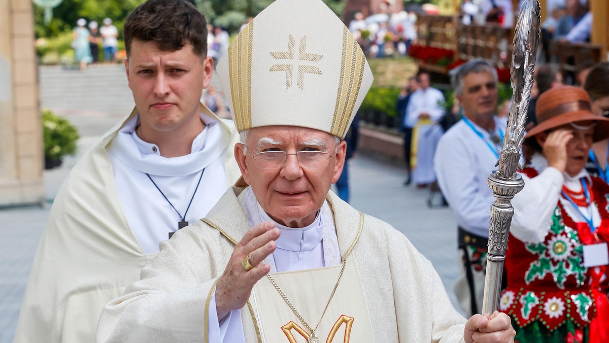 Abp Jędraszewski tłumaczy się ze swoich słów o "tęczowej zarazie". "Nie chciałem nikogo urazić"