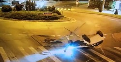 Skodą dachował na rondzie w Wyszkowie. Mamy nagranie