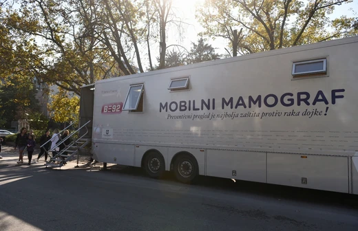 Mobilni mamograf RAS foto Snežana Krstić