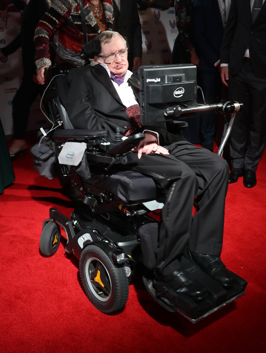 Stephen Hawking to również autor jednej z najpopularniejszych książek popularnonaukowych: "Krótka historia czasu. Od Wielkiego Wybuchu do czarnych dziur"
