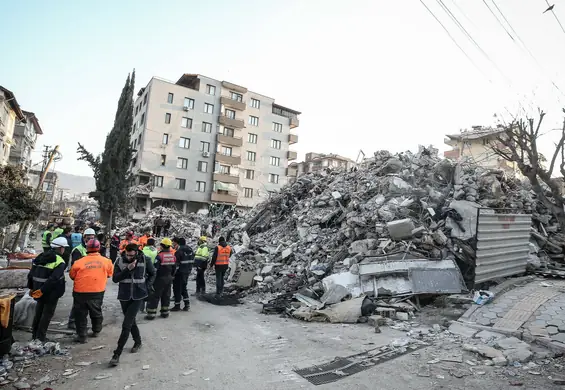 W trzęsieniu ziemi straciła rodzinę. "Zawaliło się nasze mieszkanie"