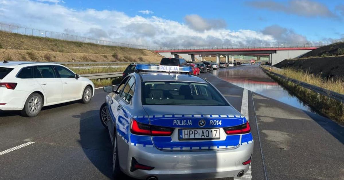  Utrudnienia na autostradzie A1  pojawiło się rozlewisko wody na 474 kilometrze w kierunku Łodzi